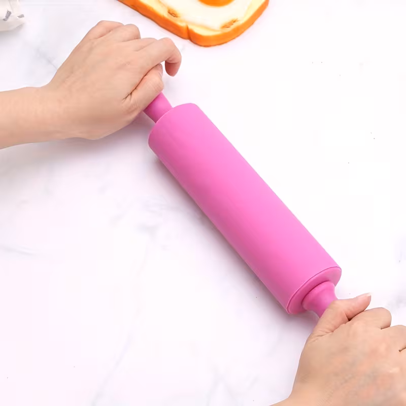 Silicone Dough Roller and Non-Stick Rolling Pin for Baking Preparation – description image 4