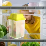 Container with Filter for Mess-Free Storage of Condiment Foods, Easy-Open Lid – gallery image 10