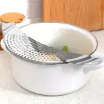 Stainless Steel Kitchen Strainer with Handle for Washing & Draining – gallery image 4