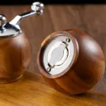 Wooden Manual Pepper Grinder for Grinding Salt & Pepper, Hand-Crank Design – gallery image 3