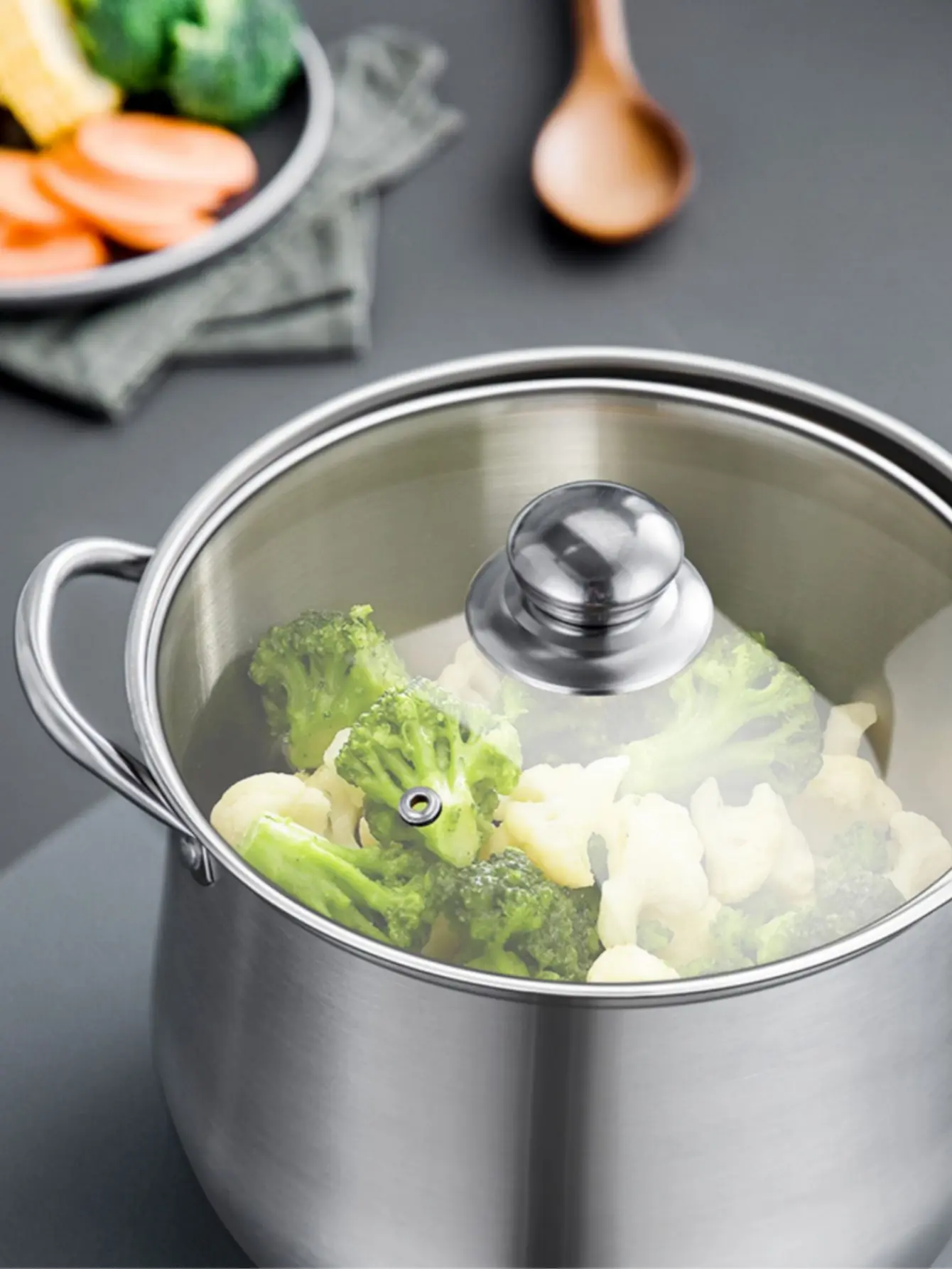 Large-Capacity Stainless Steel Pot for Making Soup, Porridge and Steaming, Induction and Gas Compatible – description image 3